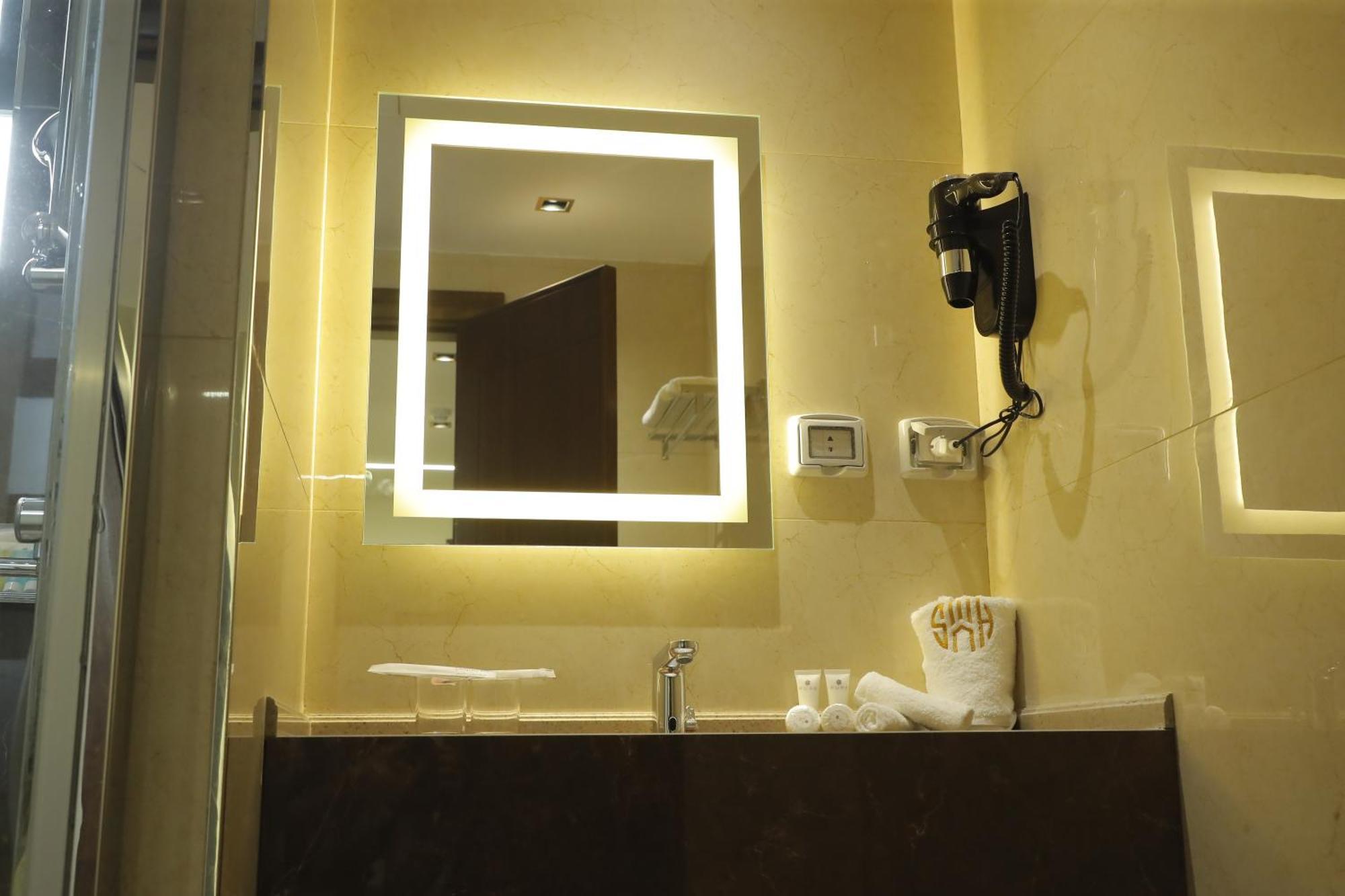 Soho Midtown Hotell Ash Shumaysani Exteriör bild