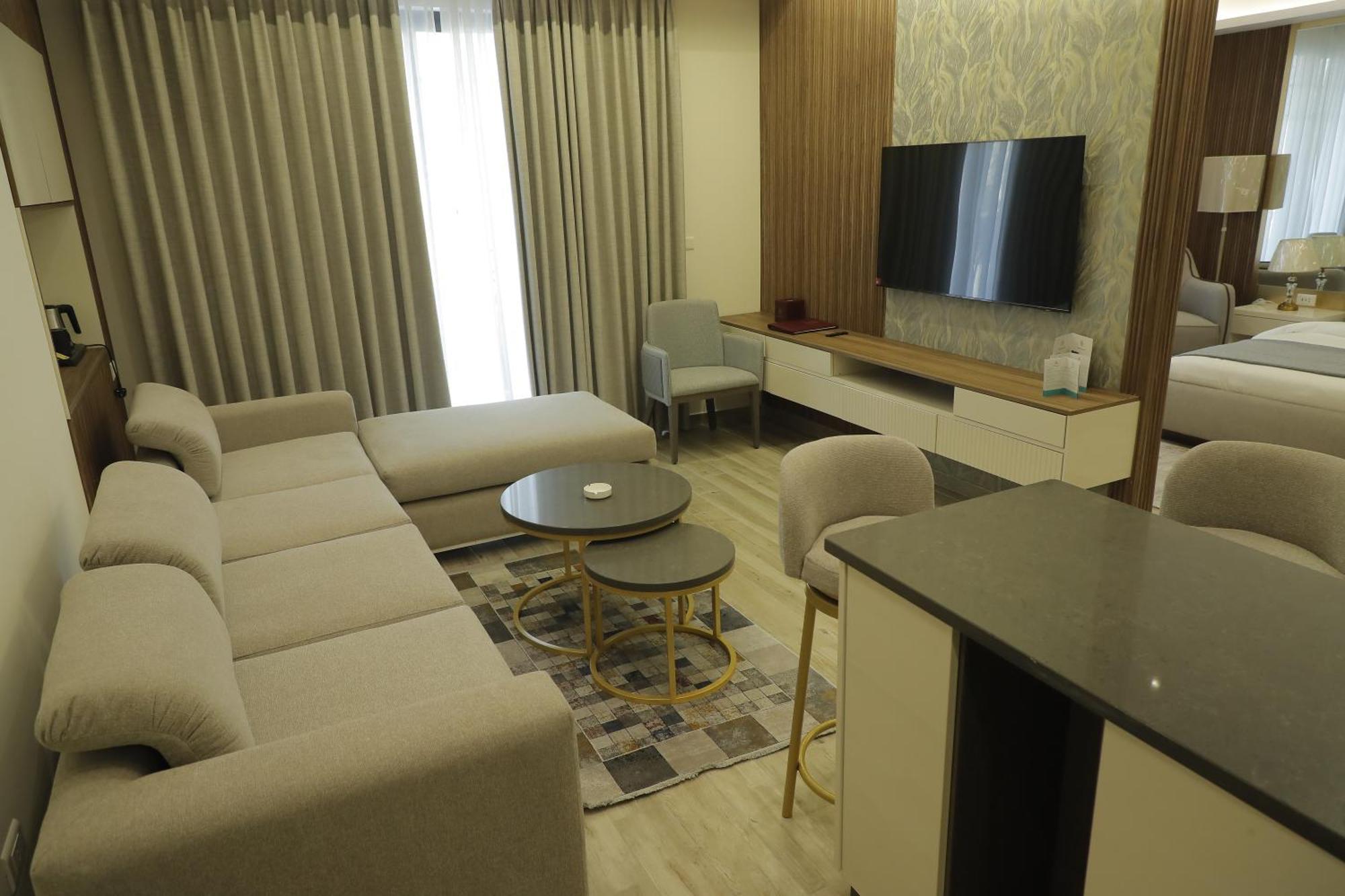 Soho Midtown Hotell Ash Shumaysani Exteriör bild