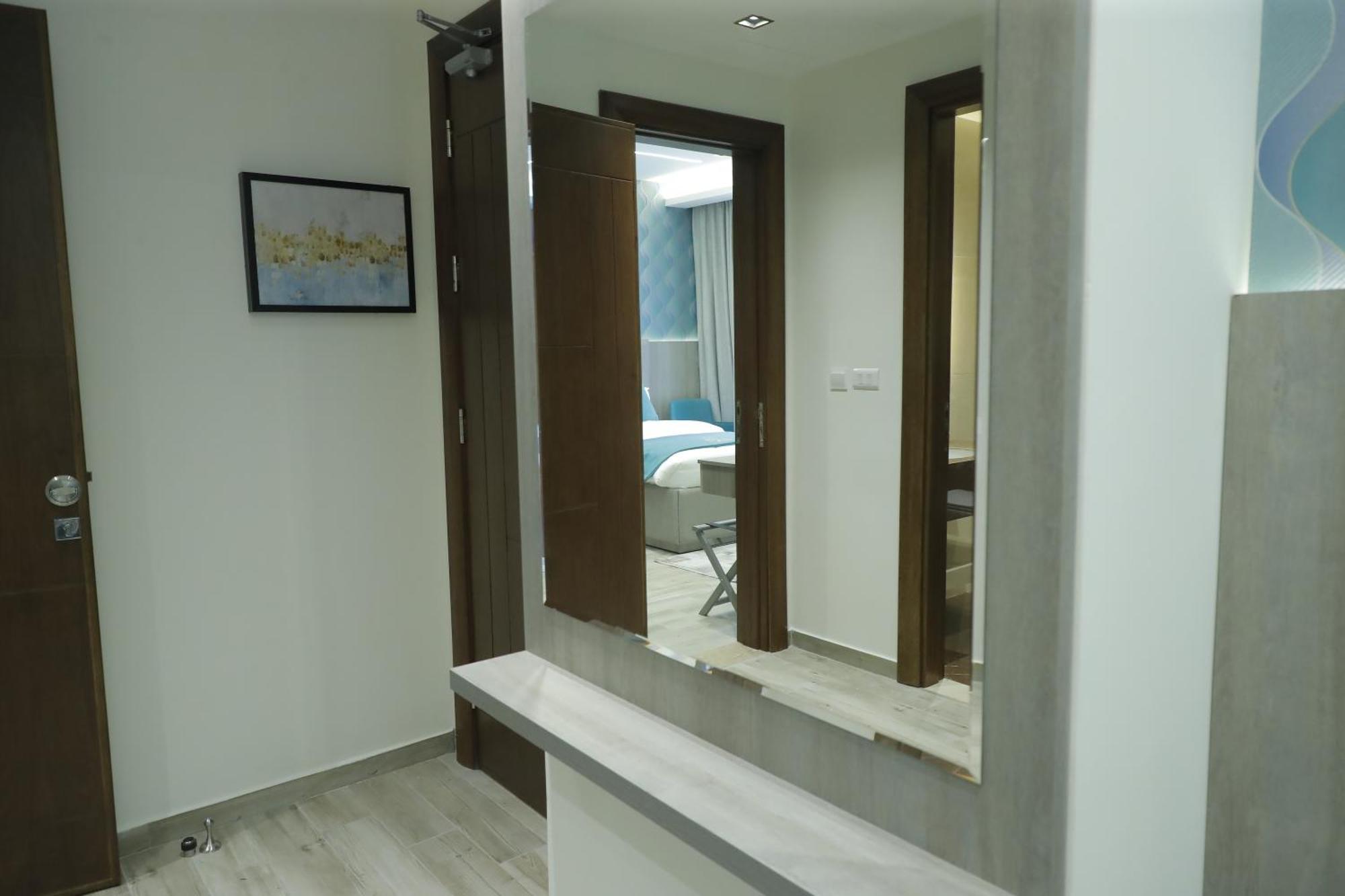 Soho Midtown Hotell Ash Shumaysani Exteriör bild