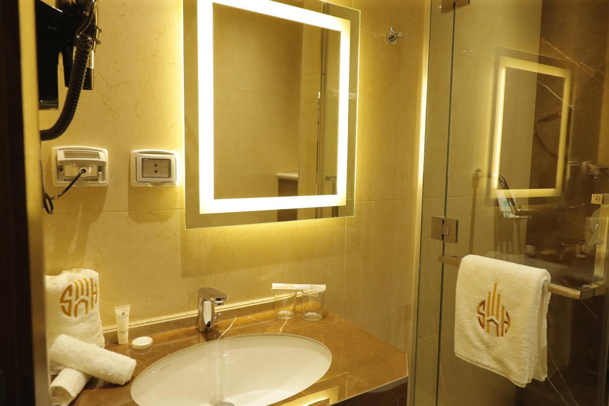 Soho Midtown Hotell Ash Shumaysani Exteriör bild